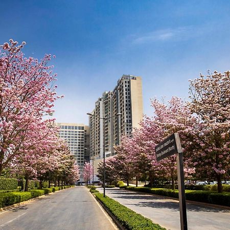 The Leela Bhartiya City Bengaluru Extérieur photo