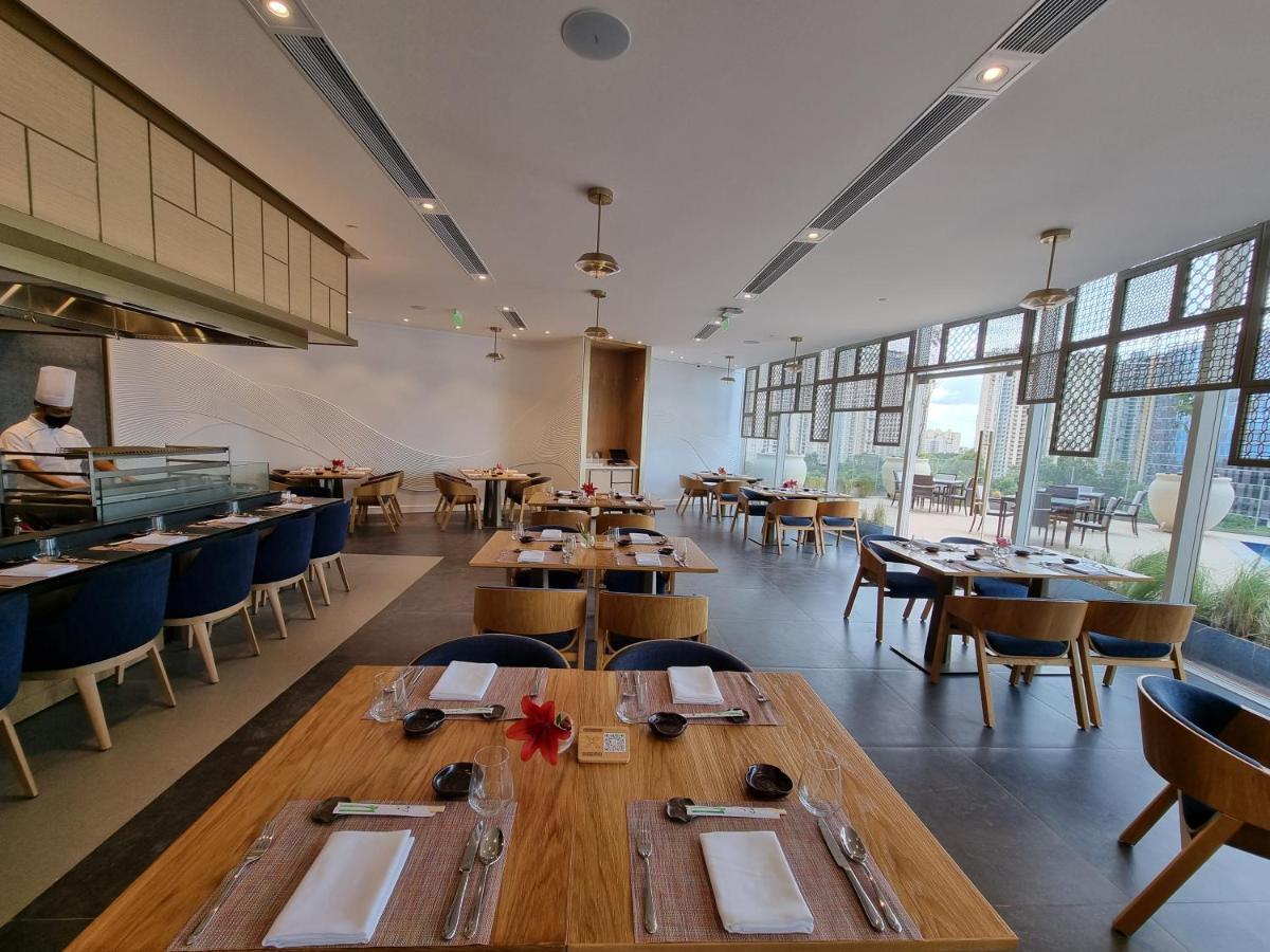 The Leela Bhartiya City Bengaluru Extérieur photo