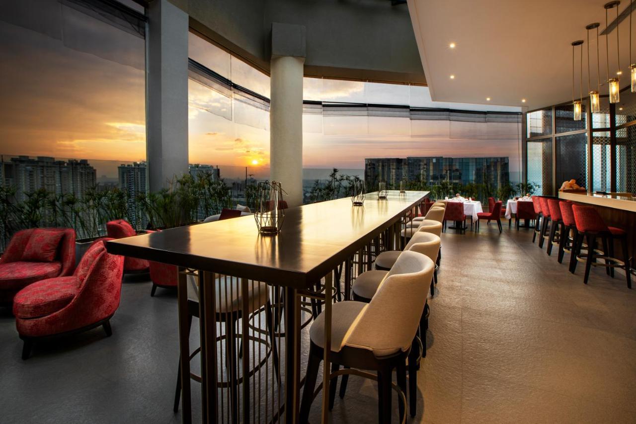 The Leela Bhartiya City Bengaluru Extérieur photo