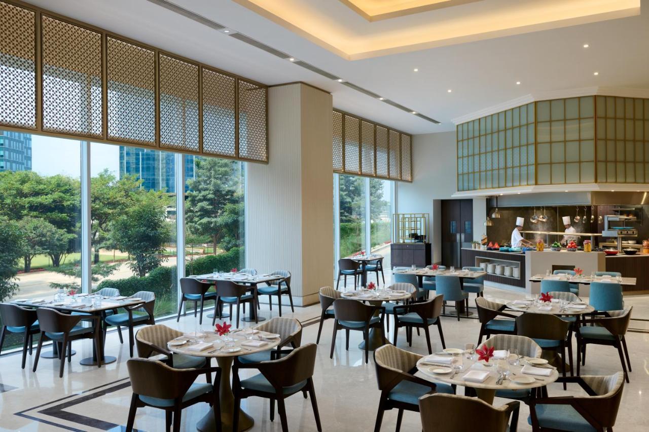 The Leela Bhartiya City Bengaluru Extérieur photo