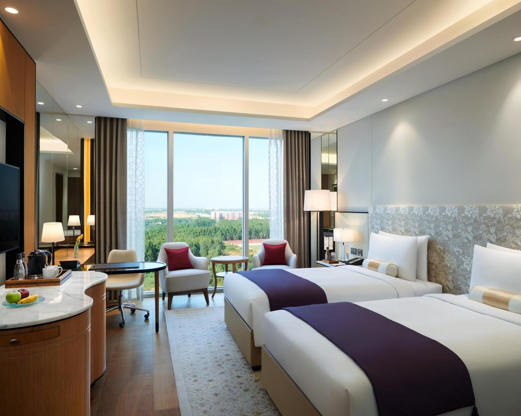The Leela Bhartiya City Bengaluru Extérieur photo