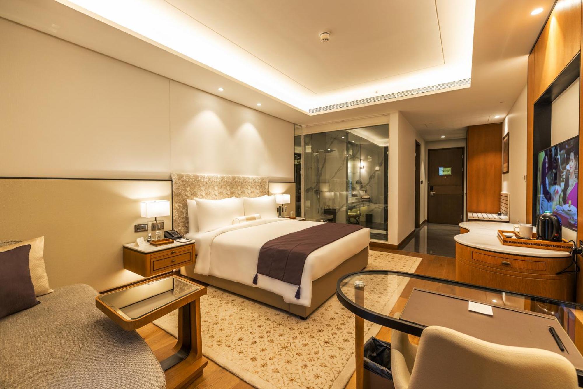 The Leela Bhartiya City Bengaluru Extérieur photo